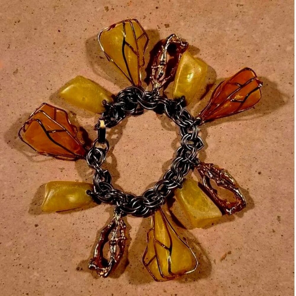 AMBER GEMS ARRANGED AROUND VINTAGE DOUBLE LINK CHAIN!
